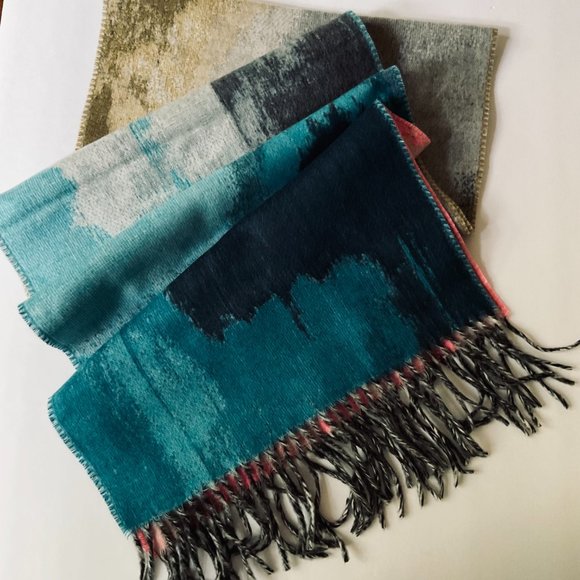 FRAAS Women's Reversible Fringed Cashmink Scarf/Wrap NWOT - Picture 5 of 8